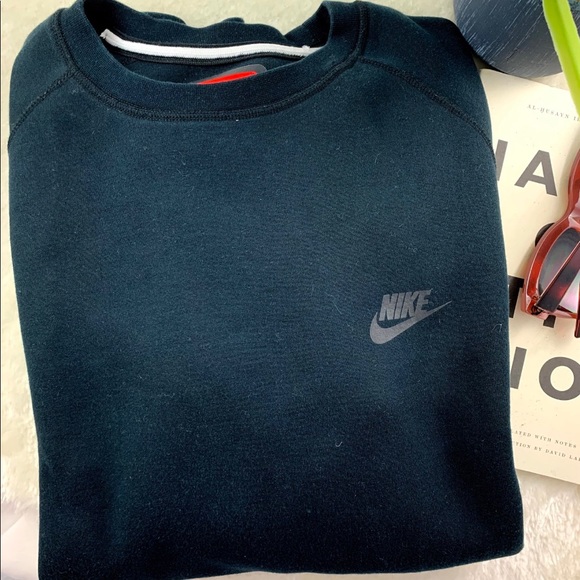Nike Sweaters - Black Nike Sweater with front pocket